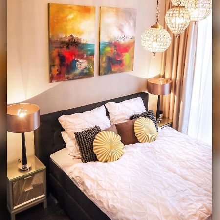 Comfort And Style In City Center With Ensuite Bathroom On Schaafenstrasse Кьолн Екстериор снимка