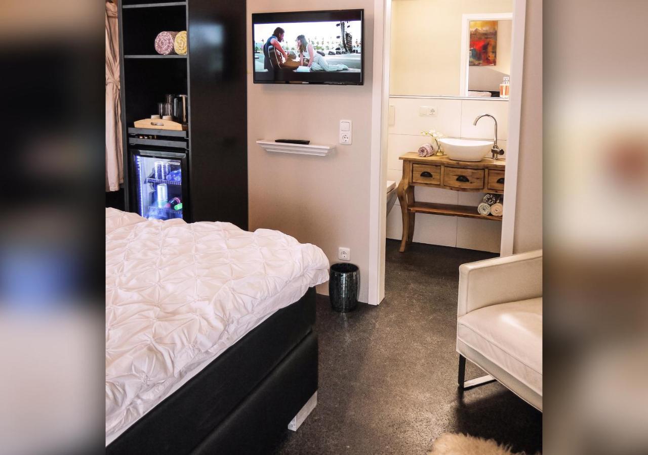 Comfort And Style In City Center With Ensuite Bathroom On Schaafenstrasse Кьолн Екстериор снимка